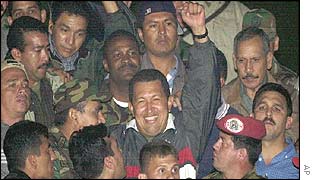 Chavez arrives back at Miraflores Palace